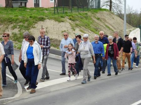 Pohod po novozgrajenih pločnikih 37